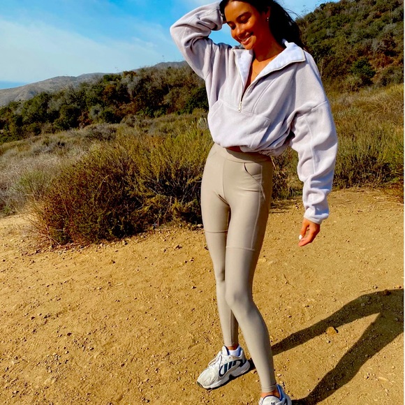 Alo Yoga - High Waist 4 Pocket Utility Legging (Navy Blue) - Picture 13 of 15